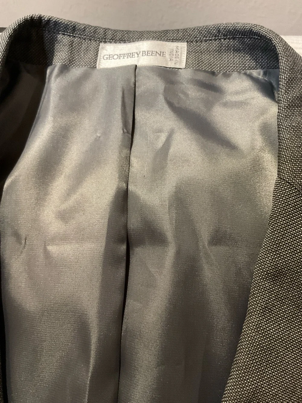 Geoffrey Beene Men's Charcoal Gray Two-Button Suit Jacket 48R NWT